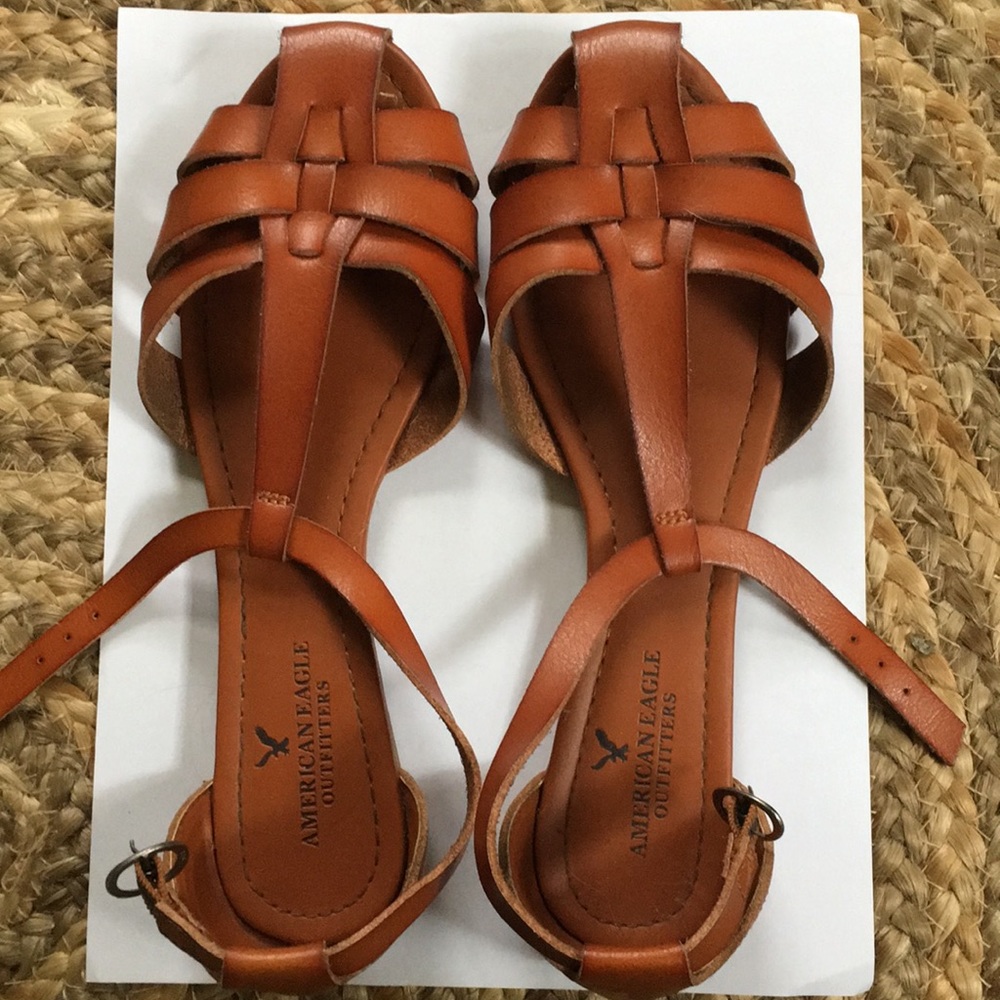 American Eagle cute brown strappy sandals Size 8